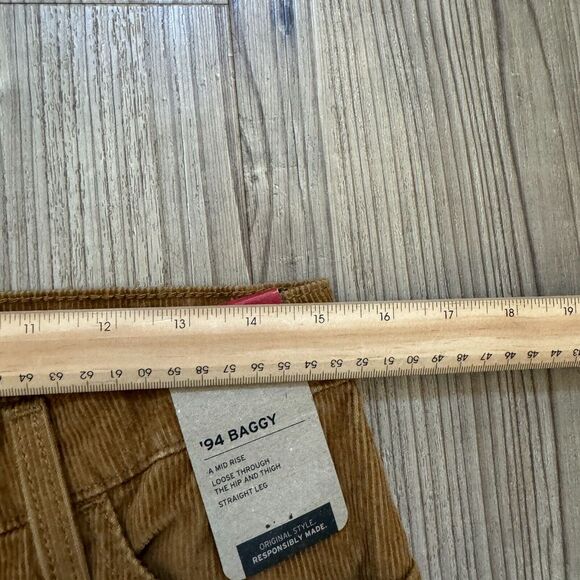 NWT Levi's Women's '94 Baggy Brown Corduroy Loose Fit Straight Leg Pants 29 x 30 - Picture 3 of 10